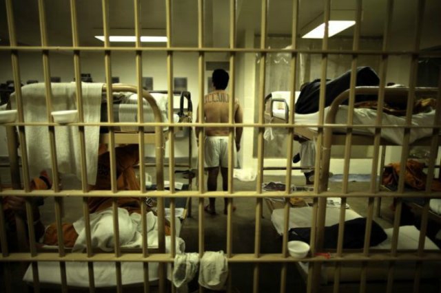 რა ხდება ამერიკულ ციხეებში