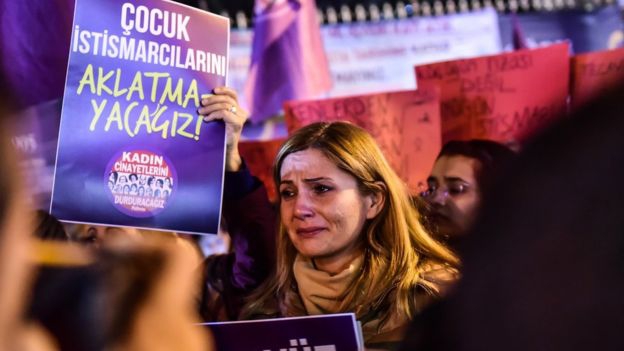 თურქეთში არასრულწლოვნის გაუპატიურების გამო მოძალადეები აღარ დაისჯებიან